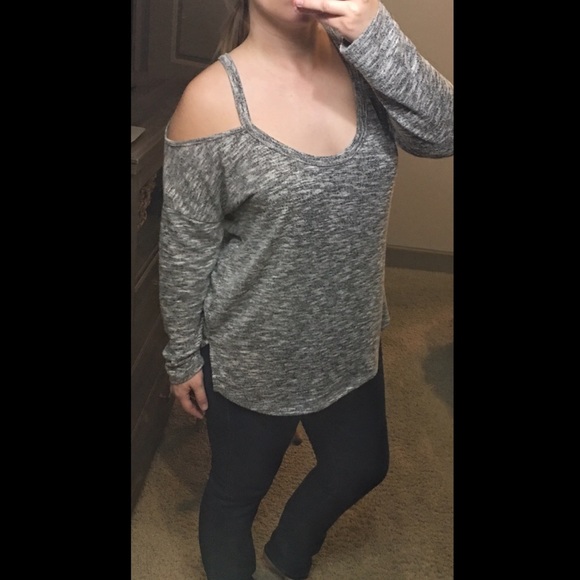 LAST ONE! Super soft grey cold shoulder top - Picture 3 of 8